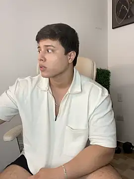 Snapshot of Thom_Ohtani chatting on January 2025 03:13:02 PM Thom Ohtani online show from January 2025 03:13:02 PM