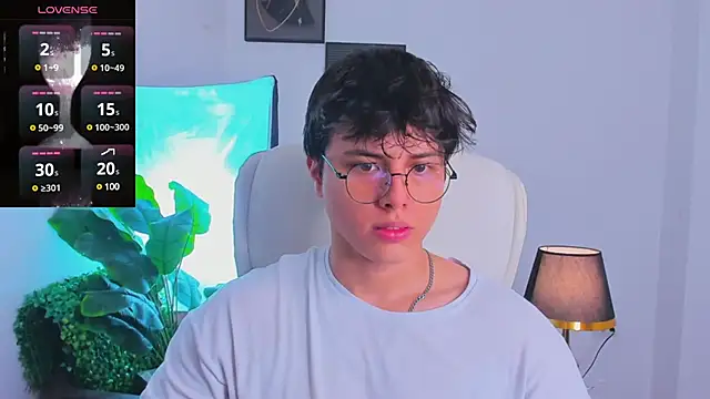 Snapshot of Thom_Ohtani chatting on February 2025 10:42:02 PM Thom Ohtani online show from February 2025 10:42:02 PM