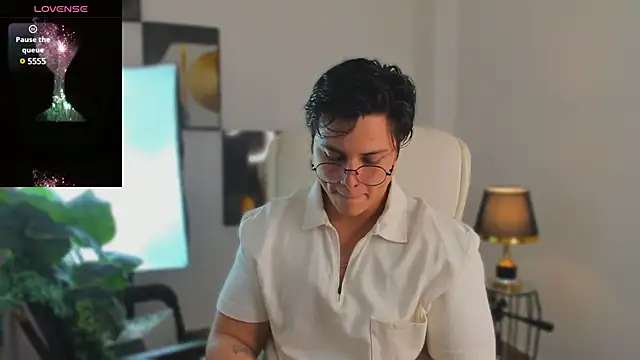 Snapshot of Thom_Ohtani chatting on February 2025 09:52:02 PM Thom Ohtani online show from February 2025 09:52:02 PM