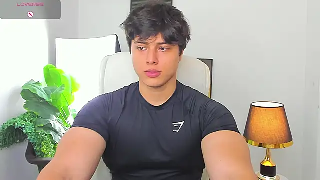 Snapshot of Thom_Ohtani chatting on February 2025 07:26:01 PM Thom Ohtani online show from February 2025 07:26:01 PM