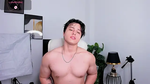 Snapshot of Thom_Ohtani chatting on March 2025 03:13:02 PM Thom Ohtani online show from March 2025 03:13:02 PM