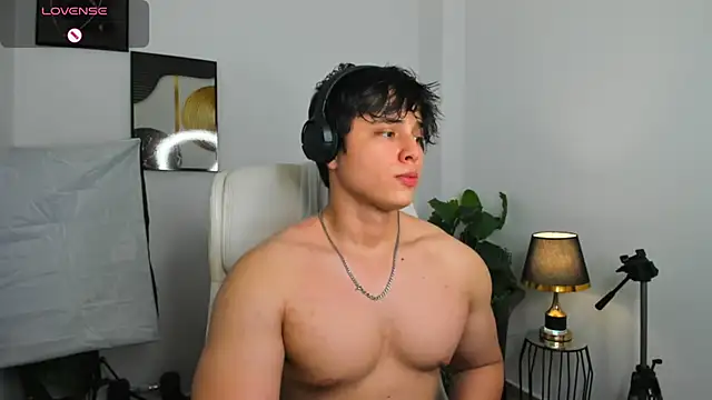 Snapshot of Thom_Ohtani chatting on March 2025 10:19:02 PM Thom Ohtani online show from March 2025 10:19:02 PM