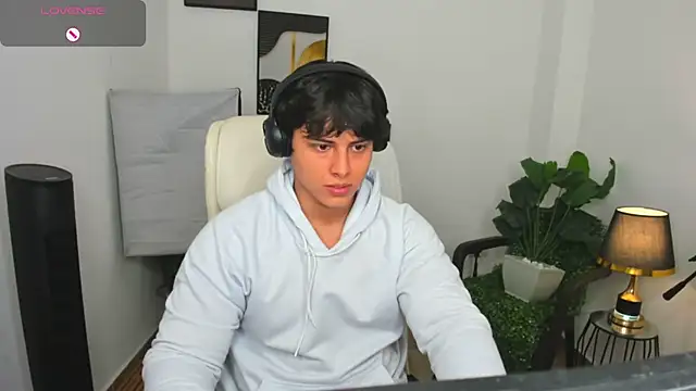 Snapshot of Thom_Ohtani chatting on March 2025 01:23:01 AM Thom Ohtani online show from March 2025 01:23:01 AM