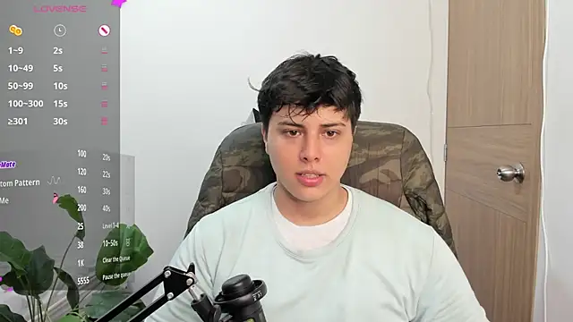 Snapshot of Thom_Ohtani chatting on September 2025 02:44:01 AM Thom Ohtani online show from September 2025 02:44:01 AM