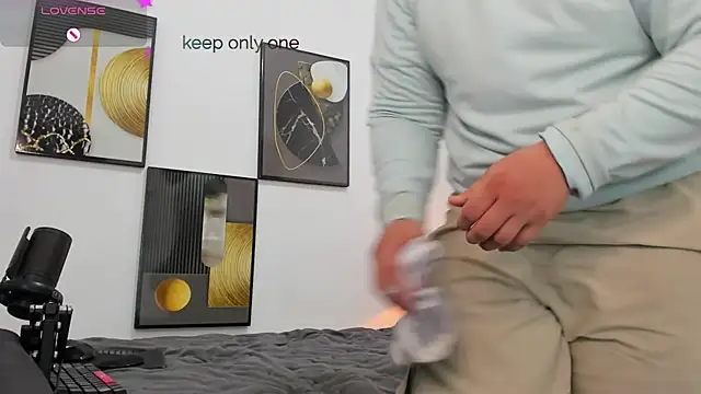 Snapshot of Thom_Ohtani chatting on September 2025 07:27:01 PM Thom Ohtani online show from September 2025 07:27:01 PM