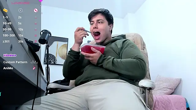 Snapshot of Thom_Ohtani chatting on October 2025 01:39:02 AM Thom Ohtani online show from October 2025 01:39:02 AM