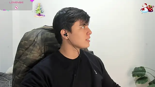 Snapshot of Thom_Ohtani chatting on November 2025 07:59:01 PM Thom Ohtani online show from November 2025 07:59:01 PM