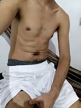 Snapshot of MagrinhoSaradoo chatting on February 2026 02:22:01 PM MagrinhoSaradoo online show from February 2026 02:22:01 PM