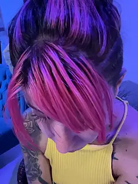 Izy cute  online show from April 2026 01:45:01 AM