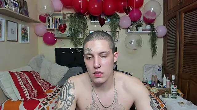 Snapshot of Blondandtattoofaced chatting on February 2025 05:51:02 AM Blondandtattoofaced online show from February 2025 05:51:02 AM