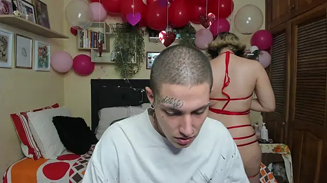 Snapshot of Blondandtattoofaced chatting on February 2025 01:03:01 AM Blondandtattoofaced online show from February 2025 01:03:01 AM