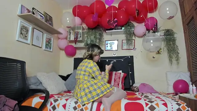 Snapshot of Blondandtattoofaced chatting on February 2025 05:58:01 AM Blondandtattoofaced online show from February 2025 05:58:01 AM