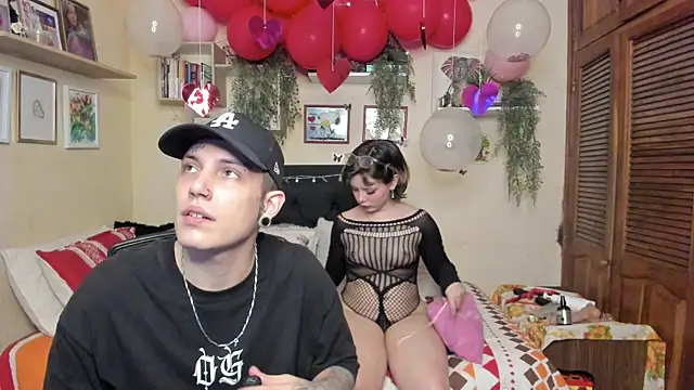 Snapshot of Blondandtattoofaced chatting on February 2025 04:28:02 AM Blondandtattoofaced online show from February 2025 04:28:02 AM