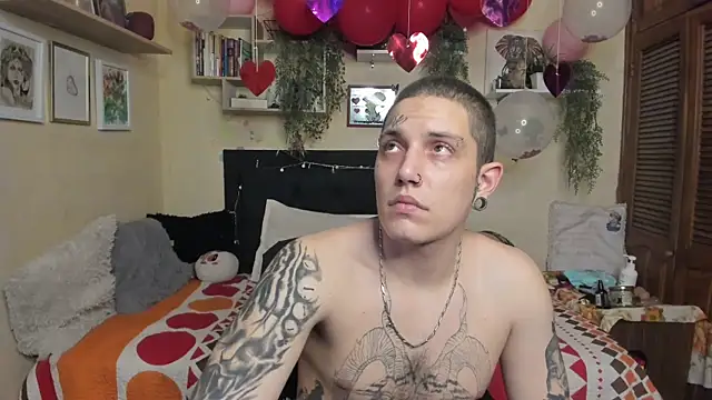 Snapshot of Blondandtattoofaced chatting on February 2025 10:37:02 AM Blondandtattoofaced online show from February 2025 10:37:02 AM