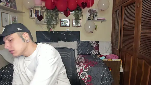 Snapshot of Blondandtattoofaced chatting on February 2025 03:24:01 AM Blondandtattoofaced online show from February 2025 03:24:01 AM