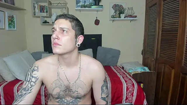 Snapshot of Blondandtattoofaced chatting on March 2025 09:49:02 AM Blondandtattoofaced online show from March 2025 09:49:02 AM