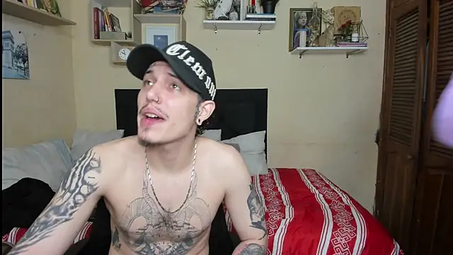 Snapshot of Blondandtattoofaced chatting on September 2025 02:57:01 AM Blondandtattoofaced online show from September 2025 02:57:01 AM