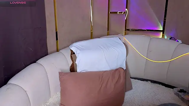 emilytrays online show from April 2026 09:18:01 AM