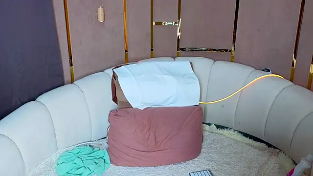 emilytrays online show from May 2026 04:04:02 PM