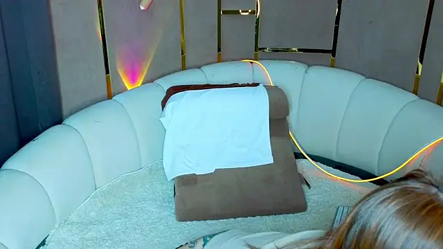 emilytrays online show from May 2026 01:57:16 AM