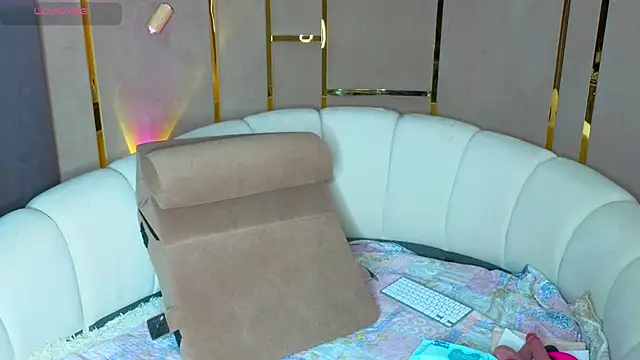 emilytrays online show from June 2026 04:10:02 AM