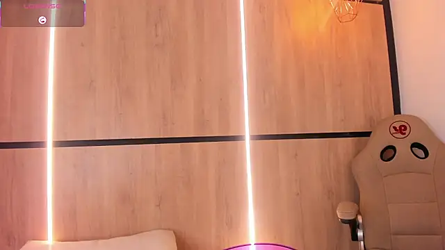 Snapshot of ashlyn_parker chatting on November 2025 08:23:02 PM ashlyn parker online show from November 2025 08:23:02 PM