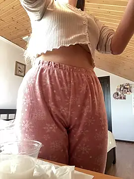 mewKate online show from March 2025 03:35:02 PM