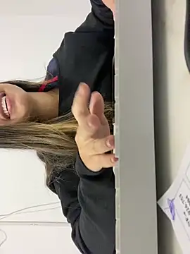 Snapshot of LuizaDiaz chatting on February 2025 01:22:01 PM LuizaDiaz online show from February 2025 01:22:01 PM