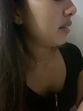 Snapshot of LuizaDiaz chatting on February 2025 09:43:01 PM LuizaDiaz online show from February 2025 09:43:01 PM