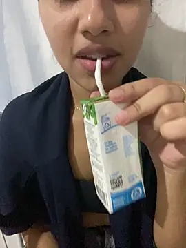 Snapshot of LuizaDiaz chatting on February 2025 09:53:02 PM LuizaDiaz online show from February 2025 09:53:02 PM