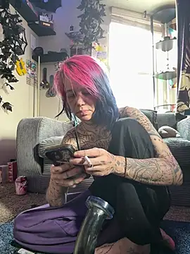 Snapshot of trashbrat chatting on June 2026 10:09:02 PM trashbrat online show from June 2026 10:09:02 PM