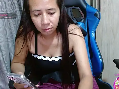 Danielagomez33 online show from May 2026 12:29:01 AM