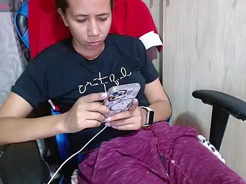 Danielagomez33 online show from May 2026 11:46:01 PM