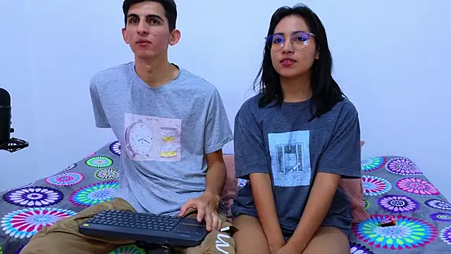 Snapshot of Ana_and_Leo chatting on January 2025 06:35:01 PM Ana and Leo online show from January 2025 06:35:01 PM