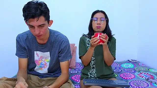 Snapshot of Ana_and_Leo chatting on February 2025 11:44:02 AM Ana and Leo online show from February 2025 11:44:02 AM