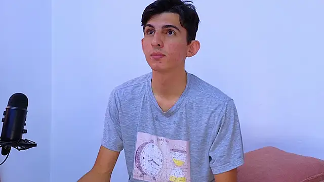 Snapshot of Ana_and_Leo chatting on February 2025 12:05:02 PM Ana and Leo online show from February 2025 12:05:02 PM