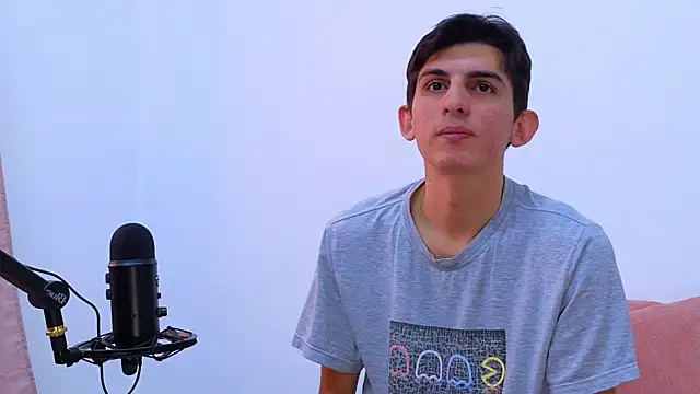 Snapshot of Ana_and_Leo chatting on February 2025 12:27:01 PM Ana and Leo online show from February 2025 12:27:01 PM