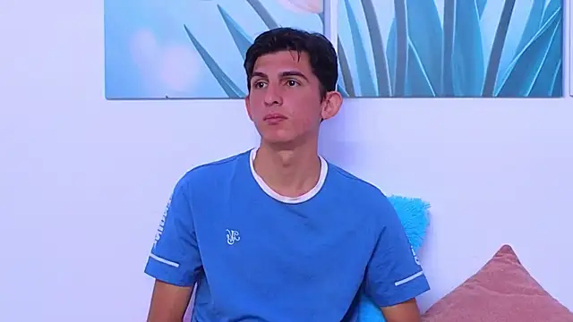 Snapshot of Ana_and_Leo chatting on October 2025 04:00:01 PM Ana and Leo online show from October 2025 04:00:01 PM