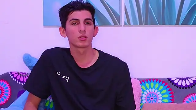 Snapshot of Ana_and_Leo chatting on January 2026 02:21:01 PM Ana and Leo online show from January 2026 02:21:01 PM