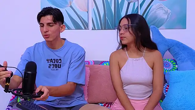 Snapshot of Ana_and_Leo chatting on June 2026 03:28:01 PM Ana and Leo online show from June 2026 03:28:01 PM
