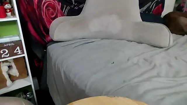 AverageRose online show from April 2026 07:50:01 AM