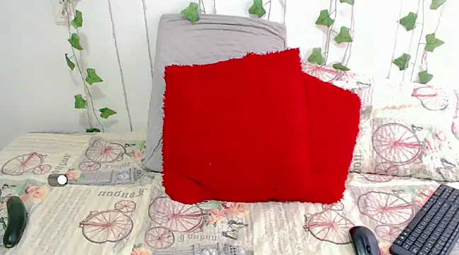 Snapshot of mia_grey01 chatting on January 2025 03:11:02 PM mia grey01 online show from January 2025 03:11:02 PM