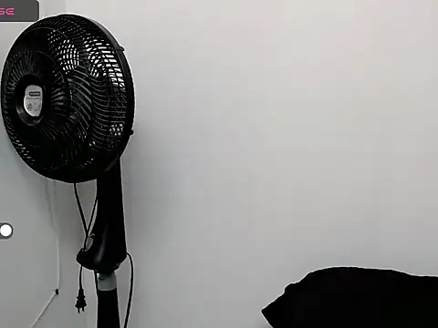 Snapshot of mia_grey01 chatting on February 2025 12:05:02 PM mia grey01 online show from February 2025 12:05:02 PM