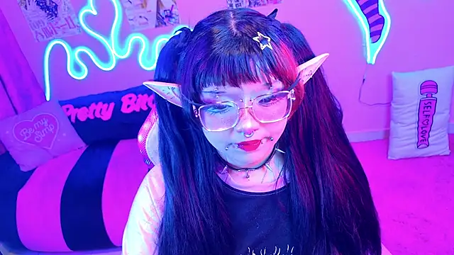 LaytonBox online show from March 2025 01:43:02 AM