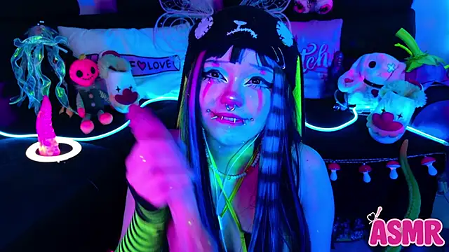 LaytonBox online show from October 2025 02:03:02 PM