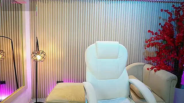 Snapshot of Emma_Walkerr_ chatting on September 2025 07:05:01 PM Emma Walkerr online show from September 2025 07:05:01 PM