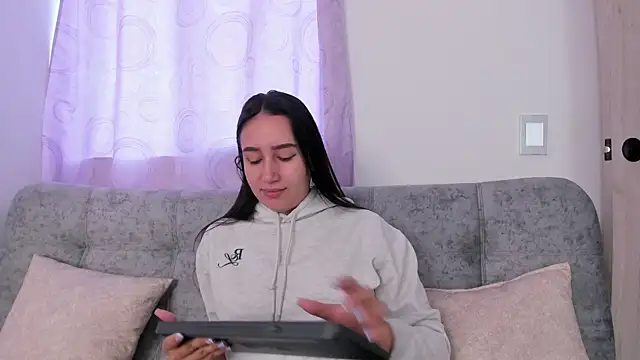 Snapshot of Jullya_x chatting on November 2025 02:06:02 PM Jullya x online show from November 2025 02:06:02 PM