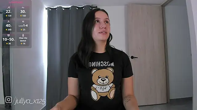 Jullya x online show from April 2026 08:32:01 PM