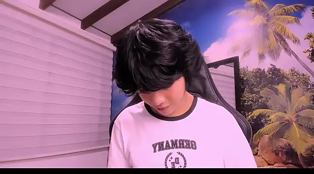 AllanYong18 online show from January 2025 12:52:02 AM