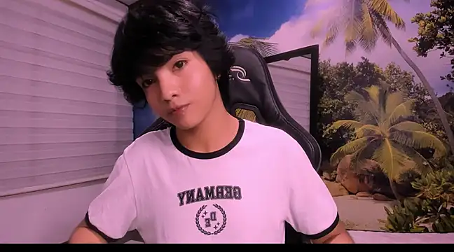 AllanYong18 online show from January 2025 03:54:02 AM